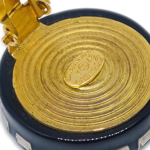 Chanel Black Button Shell Earrings Clip-On - Picture 4 of 4